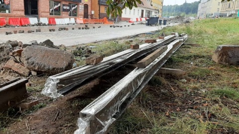 Przystanek Długa Na staromiejską ulicę wraca kawałek toru tramwajowego