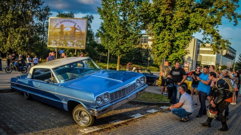 Sto starych samochodów przejedzie przez Bydgoszcz. Bydgoskie Klasyki i FotoSpot