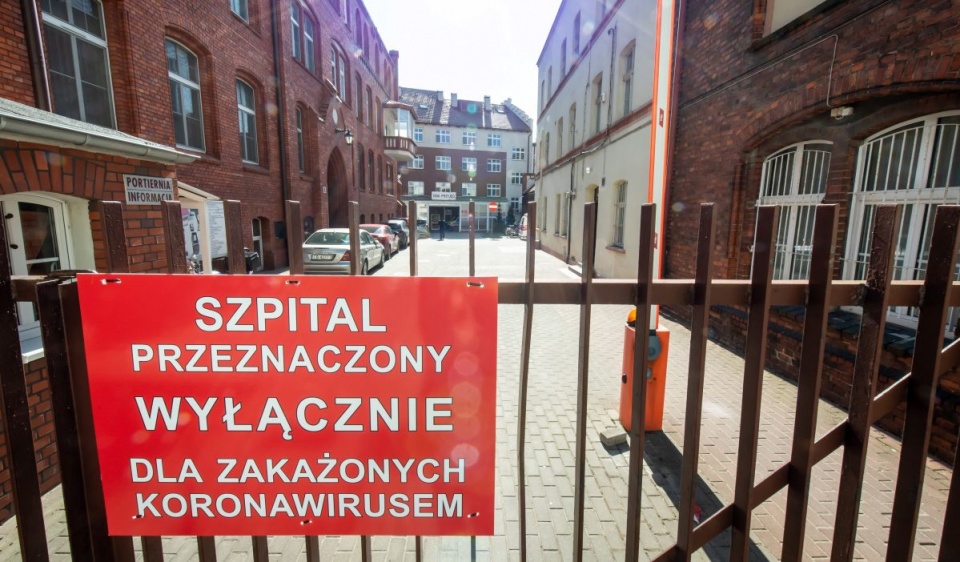 Szpital zakaźny w Bydgoszczy, w którym przebywa 6 z 8 osób zakażonych/fot. Tytus Żmijewski, PAP
