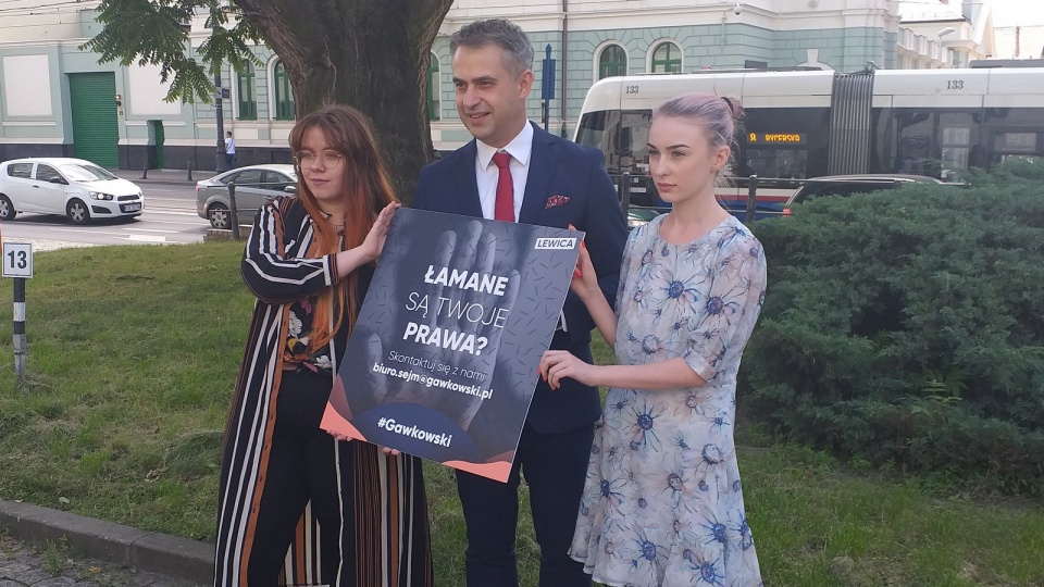 Kampanię „Czy łamane są twoje prawa?” rozpoczął w Bydgoszczy Krzysztof Gawkowski. Fot. Jolanta Fischer