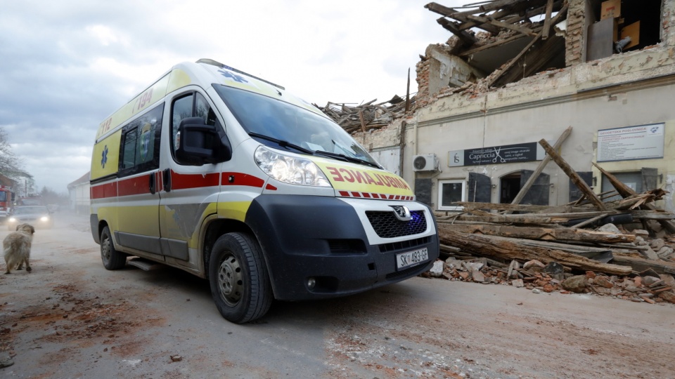 W Petrinji i okolicznych miejscowościach trwa akcja ratunkowa. Fot. PAP/EPA