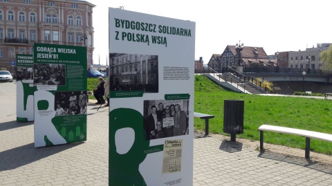 Wystawa „Tu rodziła się Solidarność rolników” na pl. Teatralnym w Bydgoszczy/fot. Tatiana Adonis