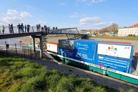 Ponad 300 ton towarów płynie Wisłą. We wtorek pierwszy rejs dla firm z regionu