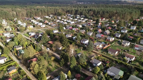 Działki letniskowe coraz bardziej popularne. Polataliśmy nad nimi dronem [wideo, zdjęcia]