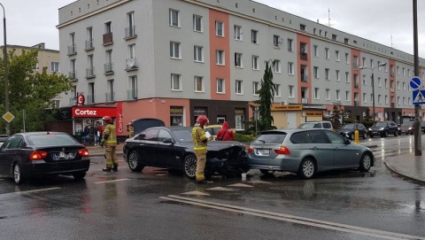 Strażacy w akcji: zderzenie na Os. Leśnym i zadymienie przy Chodkiewicza [zdjęcia]