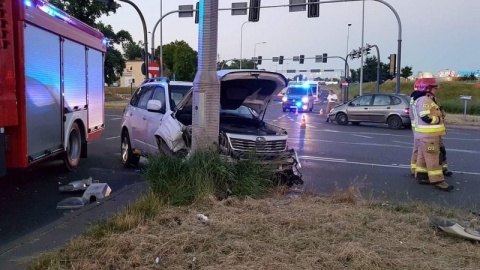 Kolizja na rondzie Inowrocławskim. Jedna osoba lekko poszkodowana [zdjęcia]