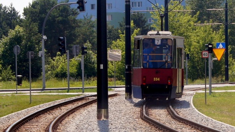 Szyny się wyginają, tramwaj stoi, bo za gorąco. Pomaga tylko polewanie wodą