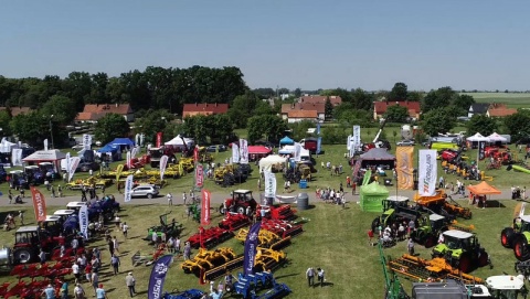 Pokazy zwierząt, roślin, sprzętu. Krajowe Dni Pola w Minikowie [film z drona, galeria]