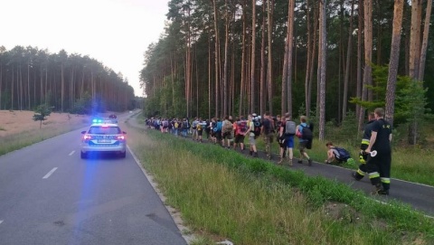 Burza zmiatała dachy, łamała drzewa. Ponad tysiąc harcerzy ewakuowano z obozów [wideo] [aktualizacja]