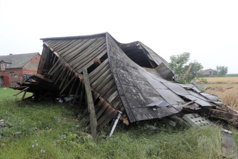 Rzecznik PSP: od północy 290 interwencji strażaków po gwałtownych burzach