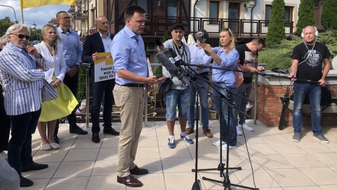 Hołownia: Sejm ograniczył wolność słowa w Polsce i wystawił na szwank interesy Polski