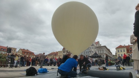 Ale lot Ze Starego Rynku w Bydgoszczy do stratosfery [wideo, zdjęcia]