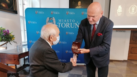 Z pasją badał dorobek Samuela Bogumiła Lindego. Medal dla dr. Mariana Ptaszyka