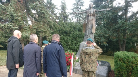 Modlitwa przy tamie, procesja z relikwiami. Przypominają o śmierci ks. Popiełuszki