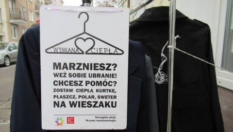 Wieszak Wymiany ciepła we Włocławku już stoi. Ciepła odzież czeka