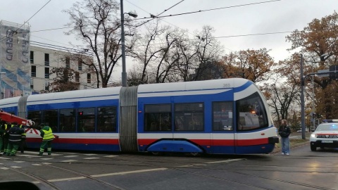 Samochód zderzył się z tramwajem. Koniec zmian dla kierowców i pasażerów