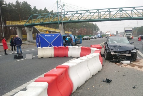 Kierowca zakleszczony we wraku, nie przeżył. Tragiczny wypadek na S5