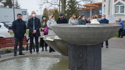 Uruchomili fontannę na otwarcie zrewitalizowanego osiedla. Barcin się chwali