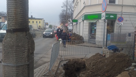 Przez budowę parkingu z ul. Grudziądzkiej zniknął...chodnik Na szczęście wrócił