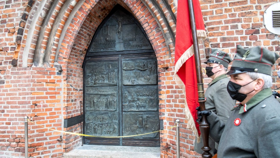 Drzwi jubileuszowe w kościele pw. św. Mikołaja w Inowrocławiu. Fot. PAP/Tytus Żmijewski