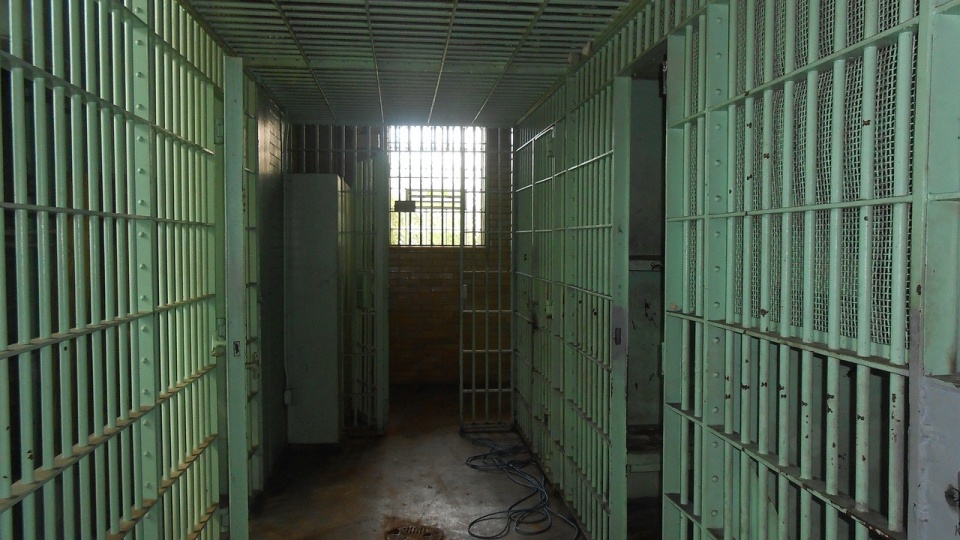 Rodziny osób przebywających w więzieniach apelują o przywrócenie widzeń. Fot. Pixabay