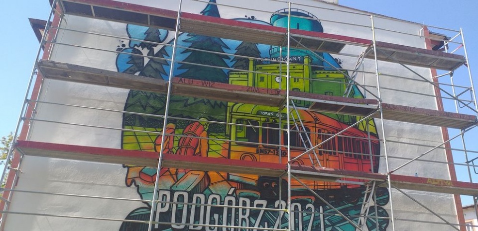 Ma 9 m wysokości i prawie 12 m szerokości. Na toruńskim Podgórzu powstaje pierwszy mural w tej części miasta. Fot. Nadesłana
