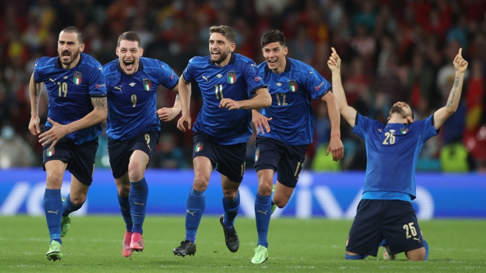 Włosi cieszący się z awansu do finału EURO 2021 Fot. EPA/Carl Recine/POOL , dostawca: PAP/EPA.