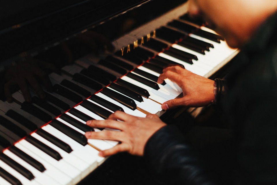 Blisko 160 pianistów zakwalifikowanych do Konkursu Chopinowskiego wystąpi w dniach od 12 do 23 lipca w Filharmonii Narodowej w Warszawie/fot. Pixabay