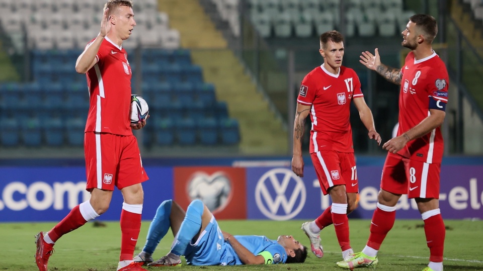 Piłkarze reprezentacji Polski Adam Buska, Karol Linetty i Damian Szymański cieszą się z gola podczas meczu eliminacyjnego mistrzostw świata z San Marino. Fot. PAP/Leszek Szymański