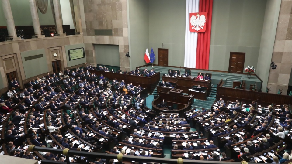 Za przyjęciem ustawy głosowało 390 posłów, 18 było przeciw, a 27 wstrzymało się od głosu. Fot. PAP/Tomasz Gzell