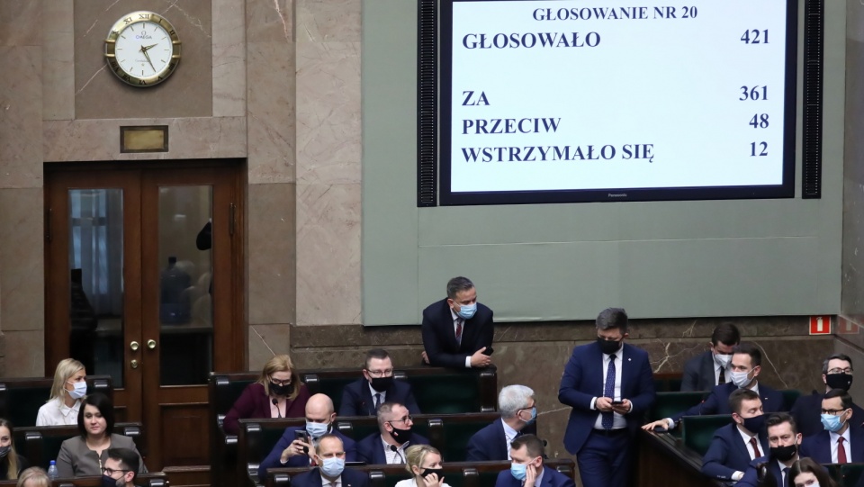 Za wnioskiem o odrzucenie projektu w pierwszym czytaniu głosowało 361 posłów, 48 było przeciw, 12 się wstrzymało. Fot. PAP/Tomasz Gzell