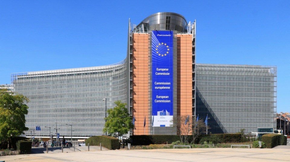 Krajowy Plan Odbudowy (KPO) to program, z którego Polska ma otrzymać 59,82 mld euro (261,4 mld zł). Na zdjęciu: budynek Berlaymont w Brukseli, siedziba Komisji Europejskiej/Fot. EmDee - Praca własna, CC BY-SA 4.0