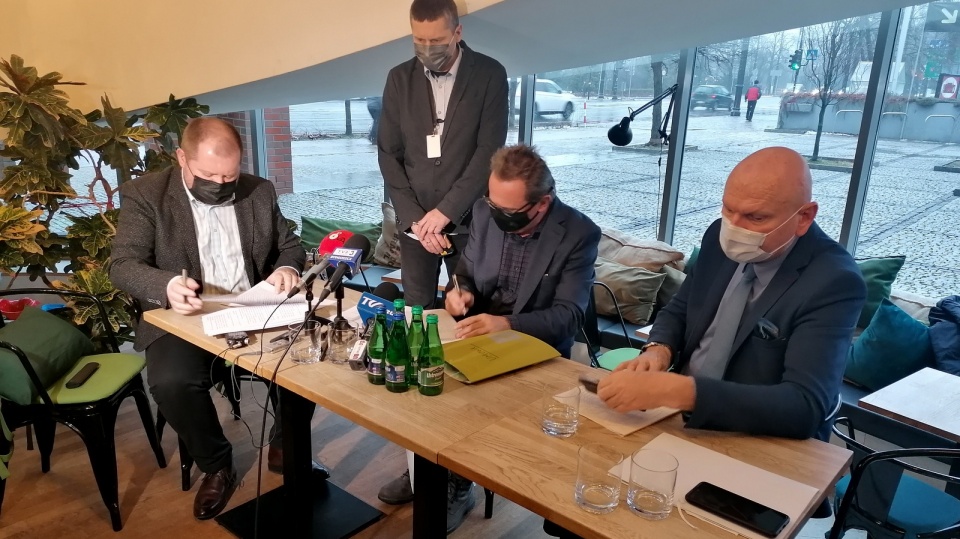 Podpisanie umowy na rozbudowę CSW w Toruniu. Fot. Iwona Muszytowska-Rzeszotek