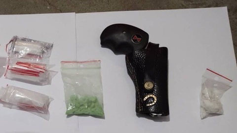 Policjanci znaleźli m.in. ponad pół kilograma kokainy, a także trzy jednostki broni palnej z ostrą amunicją/fot. materiały policji