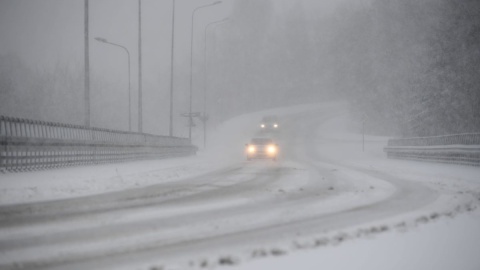 Silny wiatr, oblodzenie, możliwe burze śnieżne. Ostrzeżenia dla naszego regionu