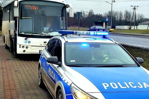 Autobus nie nadawał się do jazdy. Policjanci wykryli usterki podczas kontroli