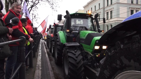 Rolnicze protesty w regionie. Ciągniki blokowały drogi, spowalniały ruch [wideo, zdjęcia]