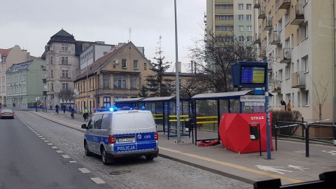 Człowiek umarł na przystanku. Próbowali go ratować, ale się nie udało