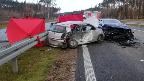 Trzy osoby zginęły w wypadku trzech aut w Świeciu na S5. Droga zablokowana [zdjęcia]