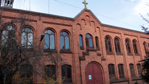 Język to bariera, chcemy ją zlikwidować. Lekcje polskiego w kościele