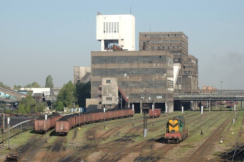 Wstrząs w kopalni Zofiówka na Śląsku. Poszukiwania dziesięciu górników