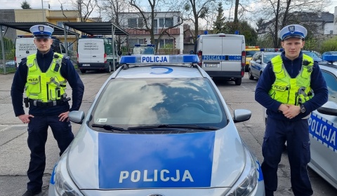 Jechał za szybko, wiózł ciężko chorą żonę do szpitala. Policjanci pomogli