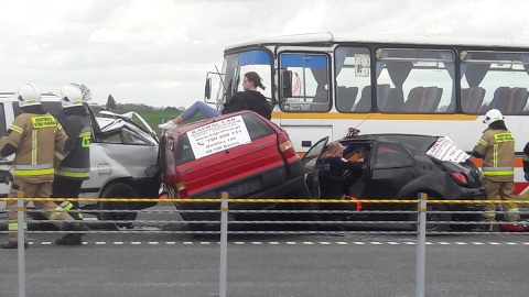 Rozbiły się trzy auta i autobus. Katastrofa na niby na trasie S5 [zdjęcia]