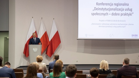 Nie ma to jak we własnym domu. Tam najpierw powinna trafić pomoc społeczna