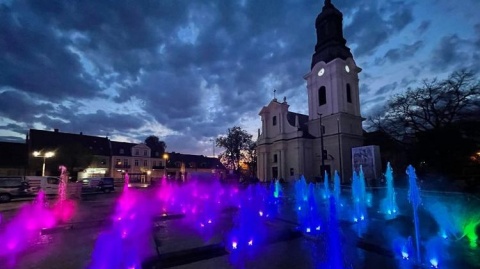 Tańcząca fontanna, biała róża w herbie. Rynek w Fordonie bardzo się zmienił