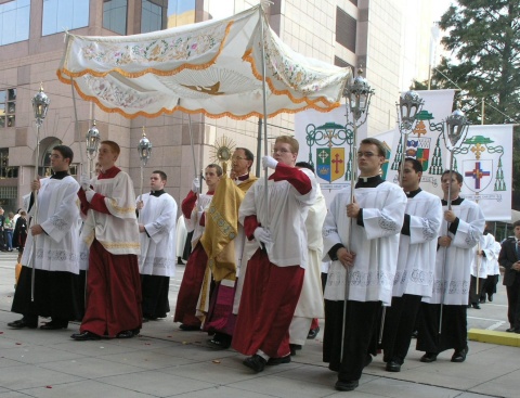 Najświętszy Sakrament, cztery ołtarze, modlitwa. Czas na procesje Bożego Ciała [godziny]