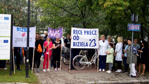 UMK chce połączyć dwa bydgoskie szpitale. Protest pod lecznicą: Ręce precz od Biziela