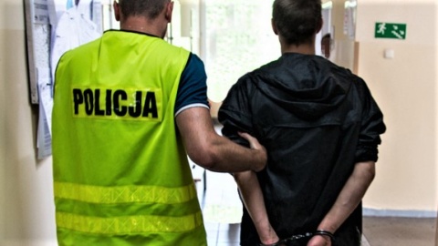 Pobił sąsiada, a potem rzucił się z nożem na policjantów. 29-latek w areszcie