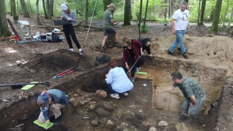 Ceramika z czasów rzymskich i nieznane obiekty. Archeolodzy pracują niedaleko Osia