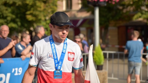 Walczył z czasem i zdrowiem. Torunianin pokonał morderczy dystans triathlonowy